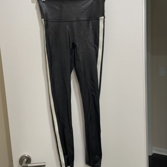Spanx Faux Leather Side Stripe Leggings (Sz M) - Picture 5 of 7